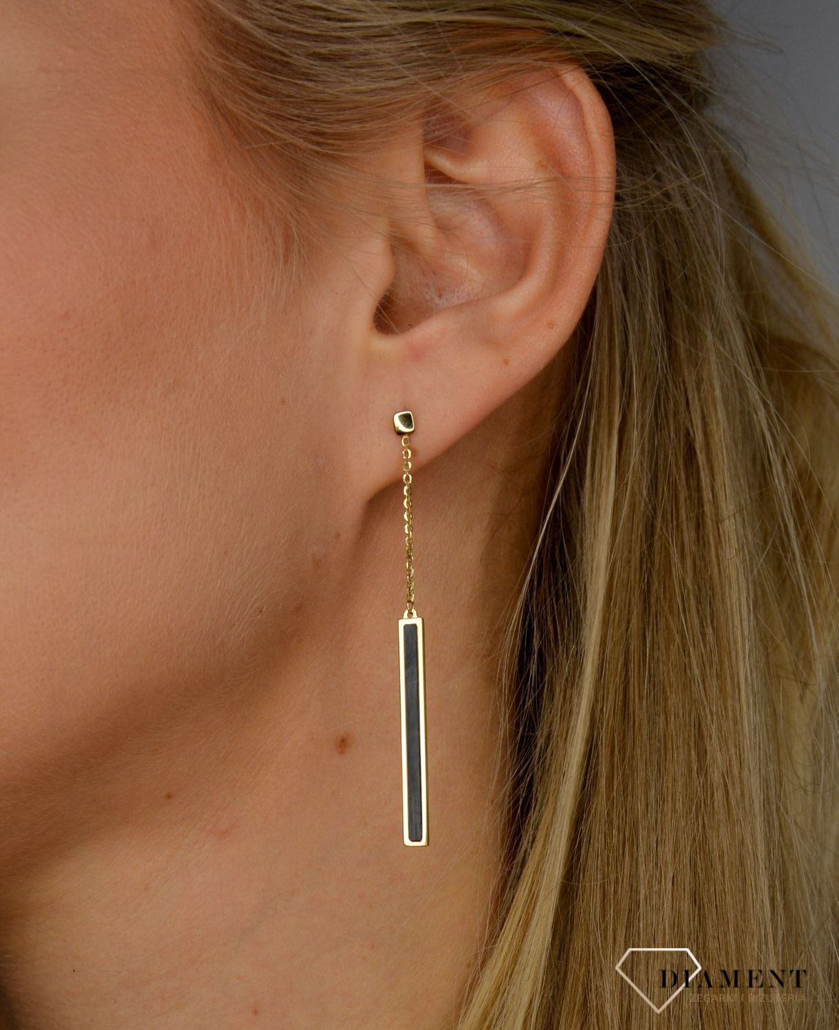 Złote kolczyki 585 długie złoto w połączeniu z czarnym OR AG 1012.jpg